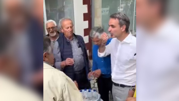 Εκλογές 2023: Ο Μητσοτάκης, οι ρακές και η «οργή» της Μαρέβας για τις ανθοδέσμες – Το νέο βίντεο στο TikTok