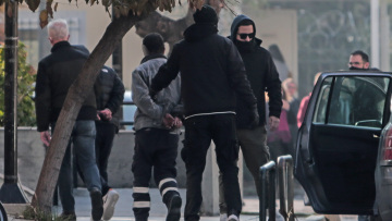 Κολωνός: Προφυλακίστηκαν οι 7 από τους 8 κατηγορούμενους για την υπόθεση βιασμού της 12χρονης 