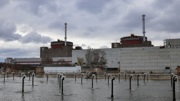 Έκρηξη στο φράγμα Καχόβκα: Κινδυνεύει ο πυρηνικός σταθμός της Ζαπορίζια μετά την καταστροφή της υποδομής;