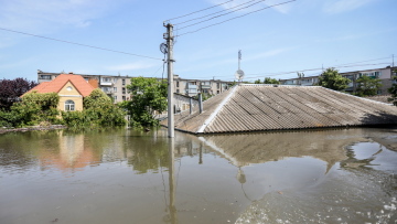 Πόλεμος στην Ουκρανία: Σε απόγνωση οι κάτοικοι σε Χερσώνα και Νόβα Καχόβκα - 30.000 κυβικά μέτρα νερού το δευτερόλεπτο διαρρέουν από τον ταμιευτήρα