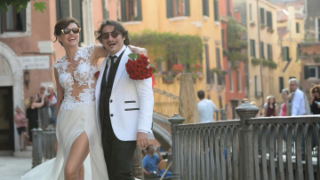 Βασίλης Χαραλαμπόπουλος: Οι αδημοσίευτες φωτογραφίες από την ημέρα του γάμου του με τη Λίνα Πρίντζου