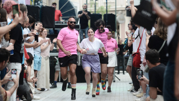 Athens Pride 2023: Δείτε τις πρώτες τακουνοδρομίες στο κέντρο της Αθήνας