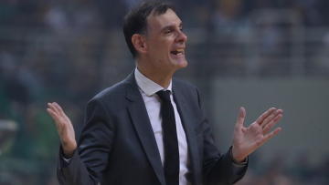  Μπαρτζώκας για αποβολή Γουόκαπ: «Απορώ πραγματικά πώς δόθηκαν όλα αυτά»