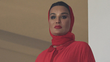 Σεΐχα Μόζα του Κατάρ: Ποια είναι η «Τζάκι Κένεντι» της Μέσης Ανατολής, η πιο κομψή γυναίκα στον κόσμο