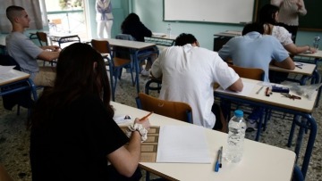 Πανελλαδικές 2023: Σε Λατινικά, Χημεία και Πληροφορική εξετάζονται σήμερα οι μαθητές 