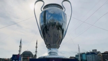 Τελικός Champions League 2023: Τεράστιο τρόπαιο στην πλατεία Ταξίμ