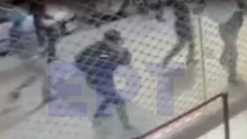 Κουκάκι: Η στιγμή της επίθεσης των κουκουλοφόρων που έσπασαν καταστήματα και ΑΤΜ - Δείτε βίντεο