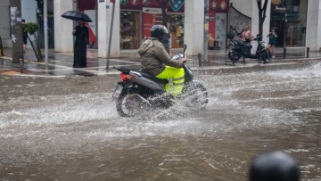 Καιρός: Συνεχίζεται το φθινόπωρο εν μέσω καλοκαιριού - Πού θα επιμείνουν σήμερα οι βροχές