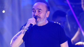 Σταμάτης Γονίδης στη βάφτιση του εγγονού του: «Δεν συγκινούμαι ιδιαίτερα, είναι η τέταρτη φορά»