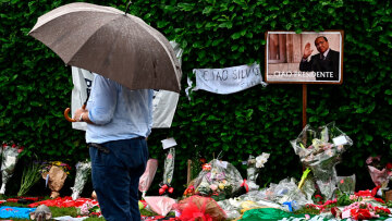Ιταλία: Ιδιωτική προσευχή στη βίλα του Άρκορε -Το απόγευμα της Τετάρτης η κηδεία του Σίλβιο Μπερλουσκόνι
