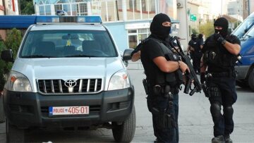 Σερβία: Συνελήφθησαν Κοσοβάροι αστυνομικοί με οπλισμό - Τους κατηγορούν για «τρομοκρατική δράση»