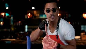 Salt Bae: Eκλεισε το εστιατόριο του στη Νέα Υόρκη: Μια αναποδιά για τον Τούρκο  σεφ ή... η αρχή του τέλους;