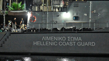 Ναυάγιο ανοιχτά της Πύλου: Άκαρπες οι ολονύκτιες έρευνες για τον εντοπισμό αγνοουμένων 