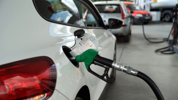 Βενζίνη: Ξεπέρασε τα 2 ευρώ το λίτρο σε Κυκλάδες και Δωδεκάνησα