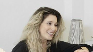 Σύλβια Δεληκούρα για το «Θα βρεις τον δάσκαλό σου»: Στα γυρίσματα έκοβαν τα πλάνα, γιατί έβγαιναν κουνημένα από τα γέλια