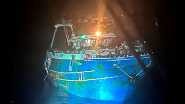 Ναυάγιο στην Πύλο - Λιμενικό: «Έλυσαν μόνοι τους το σκοινί κι έφυγαν, δεν ήθελαν βοήθεια»