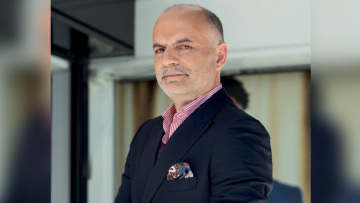 Γιώργος Παπαδόγαμβρος: 25 χρόνια sur mesure, ιστορίες από τον ράφτη  των διάσημων