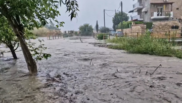 Θεσσαλονίκη: Στο έλεος της κακοκαιρίας – Πλημμύρισαν δρόμοι και σπίτια (φωτογραφίες και βίντεο)