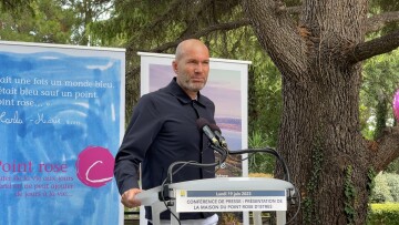 Ζιντάν: Λύγισε μετά την ανακήρυξή του σε πρεσβευτή ιδρύματος για παιδιά με καρκίνο - Δείτε βίντεο