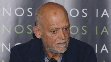 Στέλιος Παρλιάρος: «Σταμάτησα την τηλεόραση γιατί άρχισαν οι εκπομπές να γίνονται σούπερ μάρκετ»