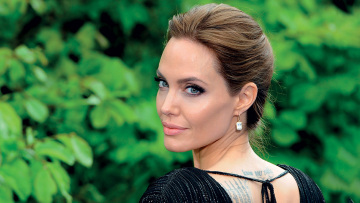 H Αντζελίνα Τζολί προετοιμάζεται για τον ρόλο της ζωής της - Θα ενσαρκώσει τη Μαρία Κάλλας