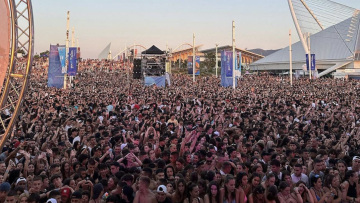 Waterboom Festival: Σκηνές πανικού, έπεσαν δακρυγόνα στις εξέδρες - Παιδιά κινδύνεψαν να ποδοπατηθούν (βίντεο)