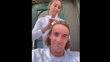 Τσιτσιπάς: Η Μπαντόσα του άλλαξε το στυλ κόμμωσης - Δείτε βίντεο