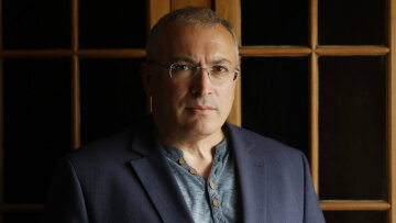 Χοντορκόφσκι: Να προσφερθεί βοήθεια στον Πριγκόζιν για να ανατρέψει το καθεστώς του Πούτιν