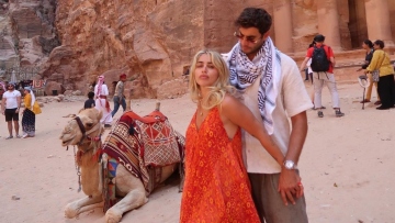 Κόνι Μεταξά: Στην Ιορδανία με τον Μάριο Καπότση - Δείτε φωτογραφίες