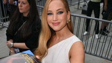 Η Τζένιφερ Λόρενς αποκάλυψε το μεγαλύτερο ψέμα που έχει πει για άντρα - Έχει να κάνει με τη δουλειά του συζύγου της