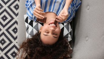 Έρευνα: Η «απαγορευμένη» τροφή που τελικά μας κάνει καλό - Καίει το λίπος και ρυθμίζει το σάκχαρο