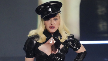 Μαντόνα: Αναβάλλει την περιοδεία της - Νοσηλεύτηκε στην εντατική μετά από σοβαρή βακτηριακή λοίμωξη