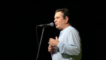 Σταμάτης Σπανουδάκης: Απέσυρε την ανάρτησή του εναντίον του κόμματος «Νίκη» για τη χρήση της μουσικής του