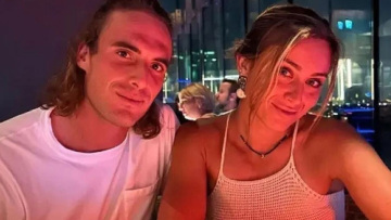 Τσιτσιπάς - Μπαντόσα: Κερδίζει στον έρωτα αλλά χάνει στο τένις ο Έλληνας πρωταθλητής 