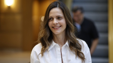 Associated Press: Σχολιάζει την παραίτηση Τσίπρα και «δείχνει» ως υποψήφια διάδοχο την Αχτσιόγλου