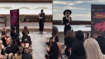 To Tinder «πέθανε» στη Ρωσία: Mαυροφορεμένοι χρήστες είπαν το τελευταίο αντίο στη δημοφιλή εφαρμογή γνωριμιών (vid)