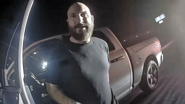 ΗΠΑ: Η στιγμή που παιδοβιαστής συλλαμβάνεται να οδηγεί μεθυσμένος με 6 παιδιά στο αμάξι του