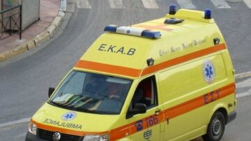 Τροχαίο στη Θεσσαλονίκη: ΙΧ συγκρούστηκε με λεωφορείο και τρία σταθμευμένα οχήματα