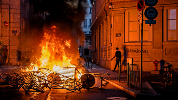 Γαλλία: Συγκεντρώσεις μπροστά από δημαρχεία - Πάνω από 3.000 συλλήψεις σε λιγότερο από μία βδομάδα