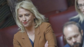 Δίκη για το Μάτι: Παραιτούμαι από τη βουλευτική μου ασυλία, δηλώνει η Δούρου
