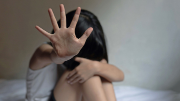 Φρίκη στο Ίλιον: Τι λέει ο πατέρας της 13χρονης που έπεσε θύμα ασέλγειας από τον παππού της φίλης της