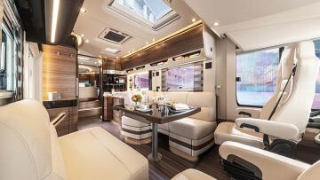 Πάτρα: Διώξεις στα μέλη του κυκλώματος που εξαπάτησε ποδοσφαιριστές με supercars και τροχόσπιτα