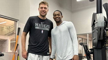 ΝΒΑ: Η πρώτη προπόνηση του Βεζένκοβ στους Κινγκς, παρέα με τον Ντε'Ααρον Φοξ