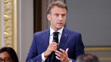 Γαλλία: «Μπούμερανγκ» για τον Μακρόν η απειλή για μπλόκο στα social media – Τον κατηγορούν για αυταρχισμό