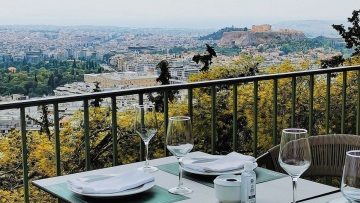 Βόλτα στους λόφους της Αθήνας: Τα all day στέκια της πόλης για θέα αφ’ υψηλού