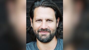 Το Προξενιό της Ιουλίας: Ο διεθνούς φήμης Αδάμ Μπουσδούκος στη νέα σειρά του Alpha