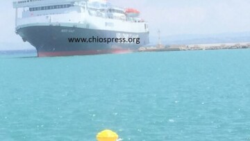 Πρόσκρουση επιβατηγού πλοίου στο φανάρι εισόδου στο λιμάνι της Χίου - Δεν αναφέρθηκε τραυματισμός	