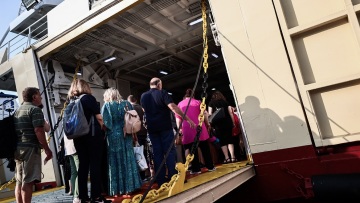 ΠΑΣΟΚ: Η κυβέρνηση επιτρέπει στις ακτοπλοϊκές εταιρείες να κρατούν υψηλές τις τιμές των εισιτηρίων