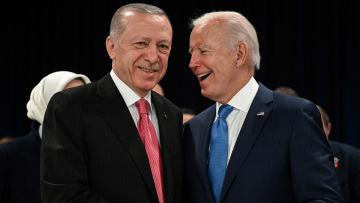 Μπάιντεν: Τηλεφωνική επικοινωνία με Ερντογάν - Προσπαθούμε να ενισχύσουμε στρατιωτικά Ελλάδα και Τουρκία, δήλωσε