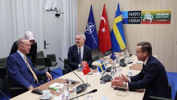 Βίλνιους: Συνάντηση Ερντογάν με τον πρωθυπουργό της Σουηδίας και τον Στόλτενμπεργκ 